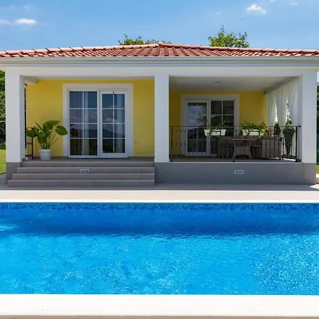 Mario With Private Heated Saltwater Pool * Kršan