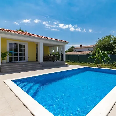 Βίλα Mario With Private Heated Saltwater Pool